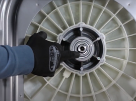 Contrôlez les roulements de tambour (taches noires ou de rouille)