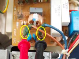 Testez la tension en sortie du filtre anti-parasite