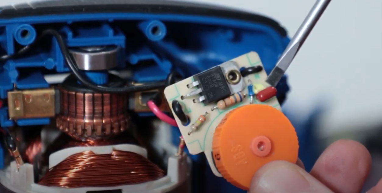 Vérifiez la filerie et les organes de la ponceuse