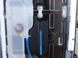 Vérifiez les côtés du lave-vaisselle