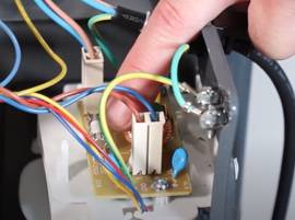 Tester et changer un fusible sur un micro-ondes 