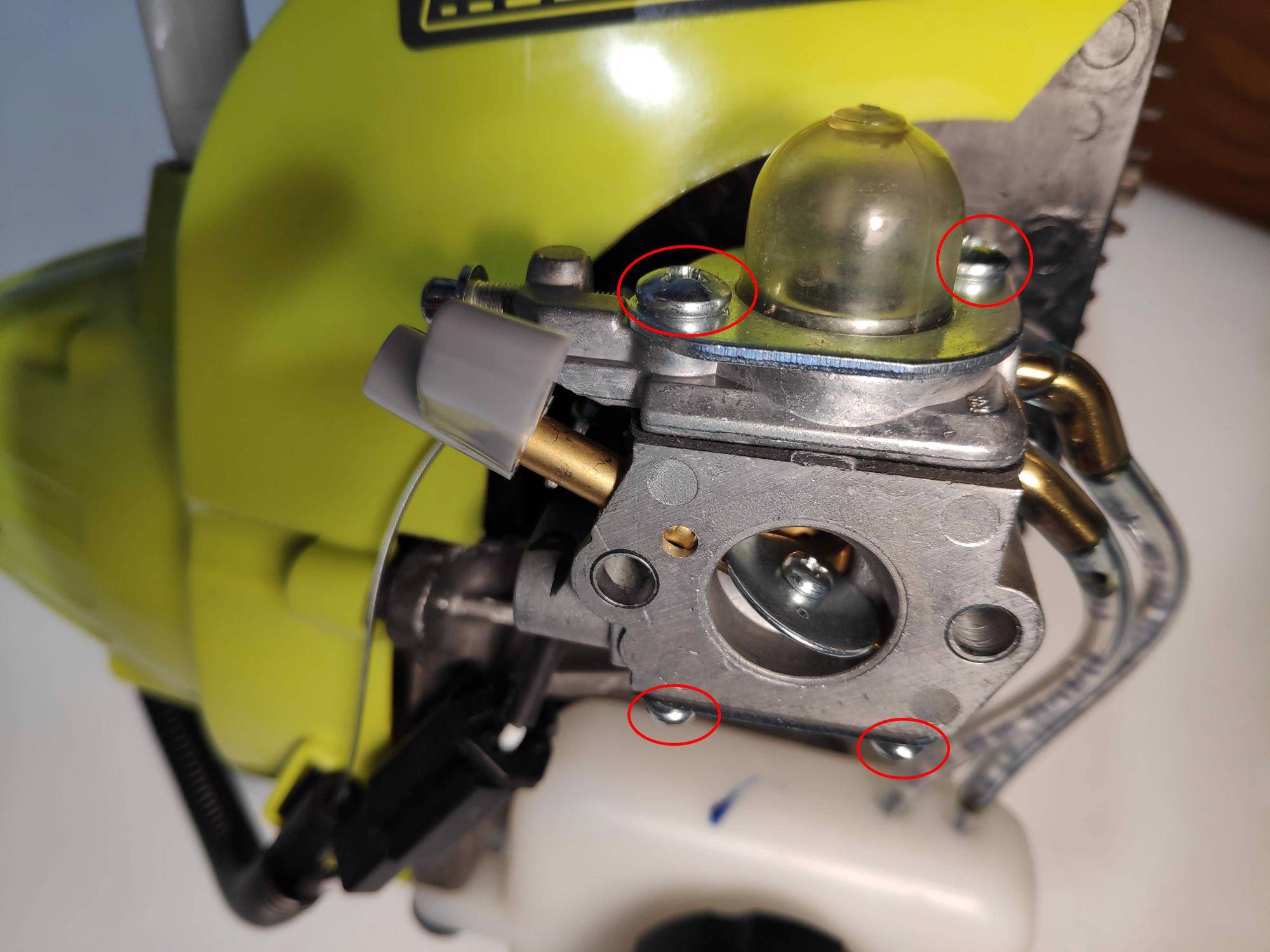 Vérifiez le serrage des vis