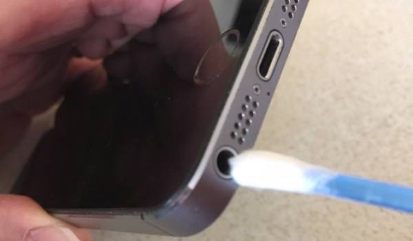 Vérifiez le chargeur, le câble et le port USB