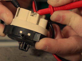 Testez le pressostat du lave-linge