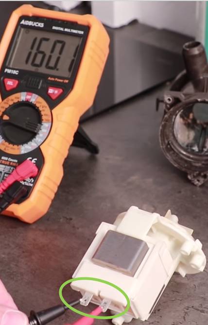 Contrôlez la pompe de vidange