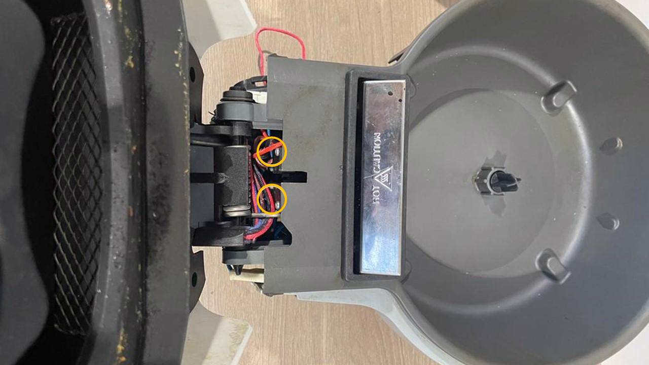 Vérifiez l'état des Switch du couvercle de votre friteuse