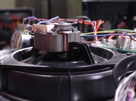 Testez le ventilateur tangentiel du four