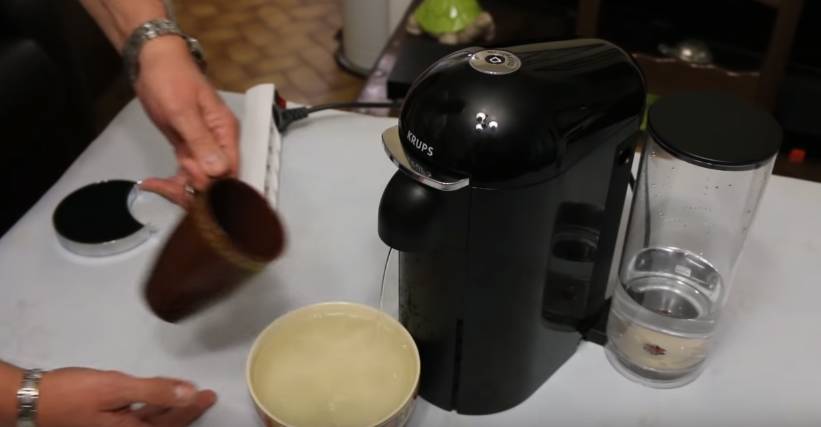 Comment entretenir et détartrer une cafetière Nespresso Magimix au vinaigre  blanc ? - TUTO