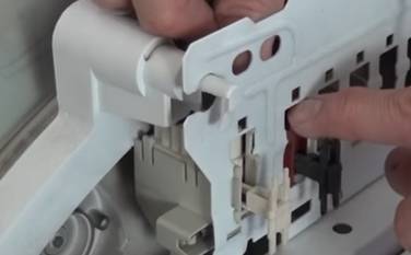 Testez l'interrupteur du sèche-linge