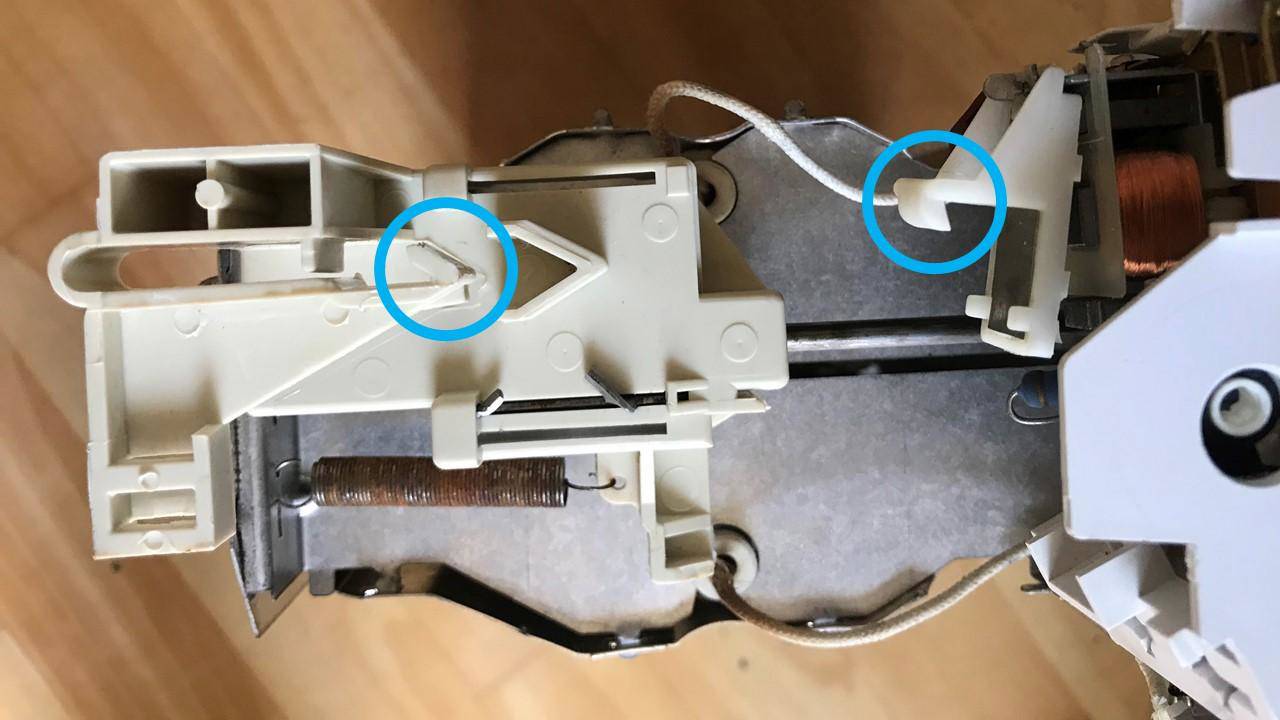 Vérifiez les crochets du chariot