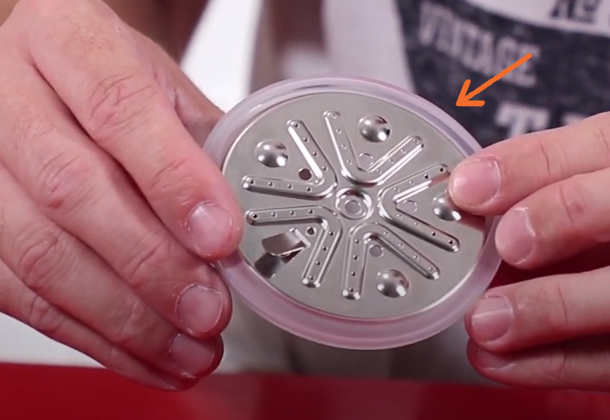 Nettoyez le bec verseur et le diffuseur