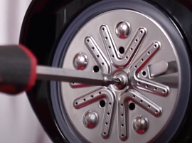 Nettoyez le bec verseur et le diffuseur