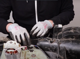 Inspectez le câble d'alimentation de la tondeuse