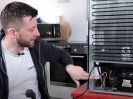 Testez l'alimentation de la cave à vin