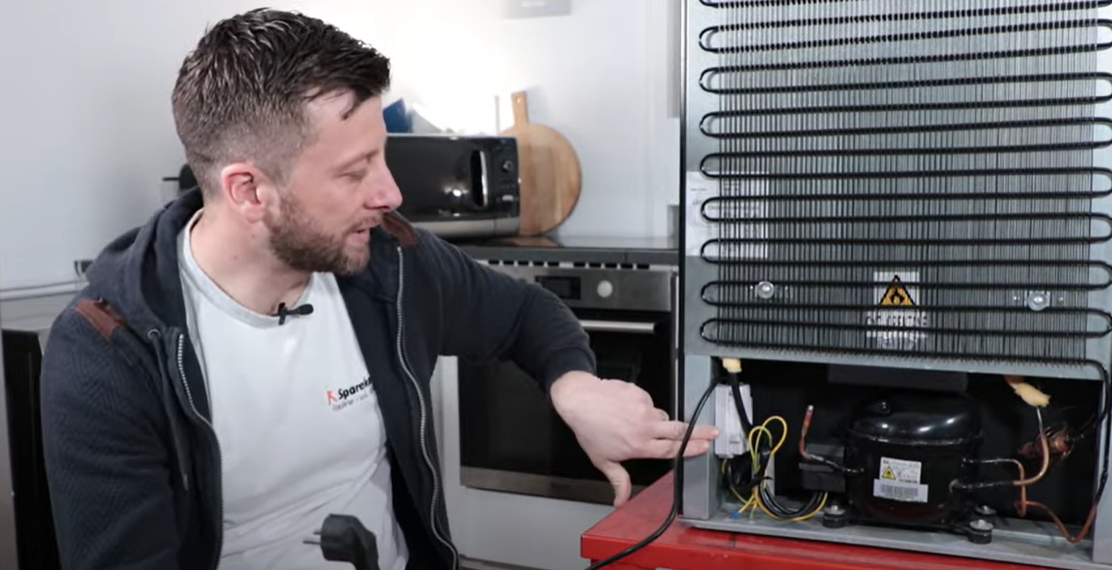 Testez l'alimentation de la cave à vin