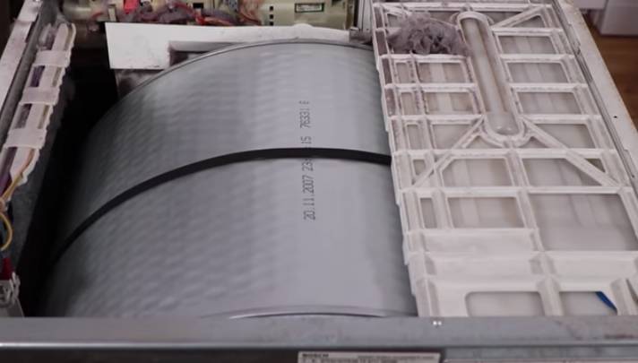 Vérifiez la rotation du tambour et la courroie