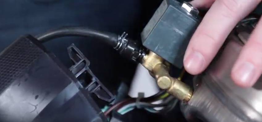 Comment tester et changer l'électrovanne aquastop d'un lave