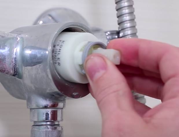 Remplacement de la cartouche thermostatique du robinet de douche