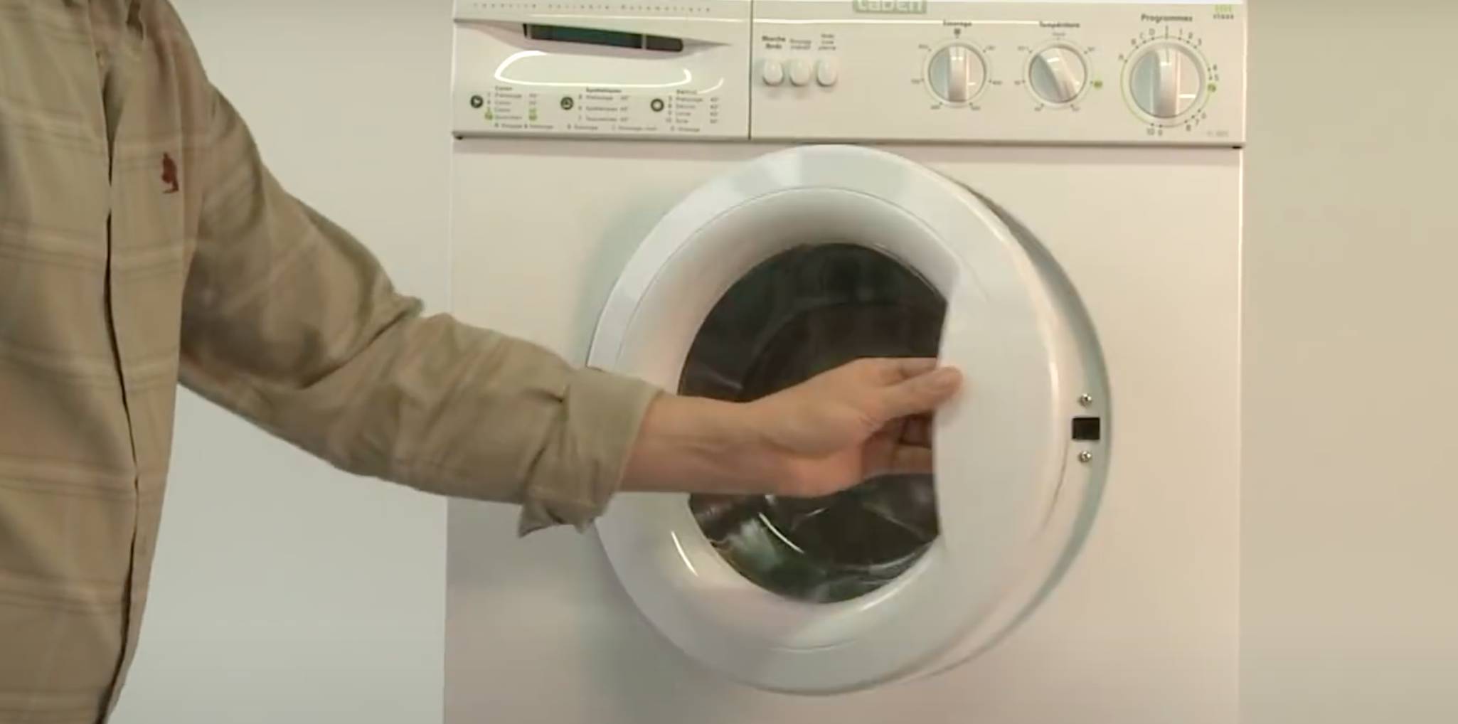 3 astuces pour débloquer facilement le hublot de la machine à laver : Femme  Actuelle Le MAG