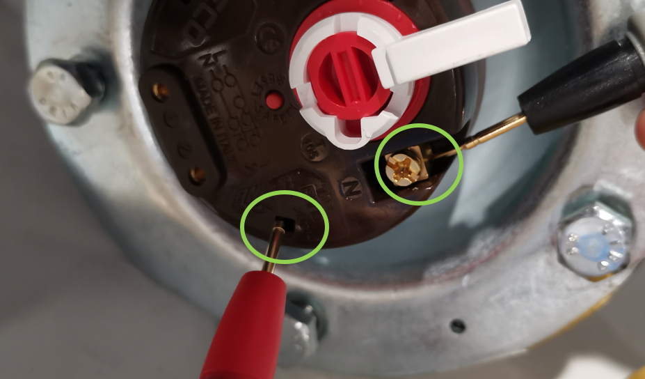 Testez le thermostat du chauffe-eau