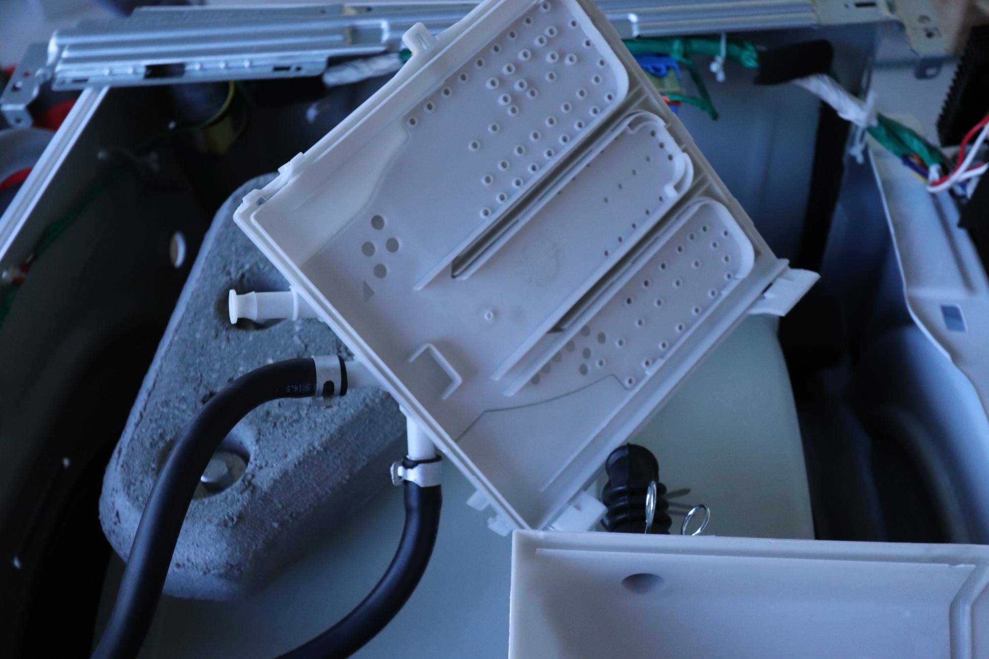 Contrôlez le répartiteur d'eau du lave-linge