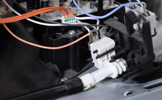 Contrôlez le verrou de porte