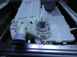 Contrôlez le répartiteur d'eau du lave-linge