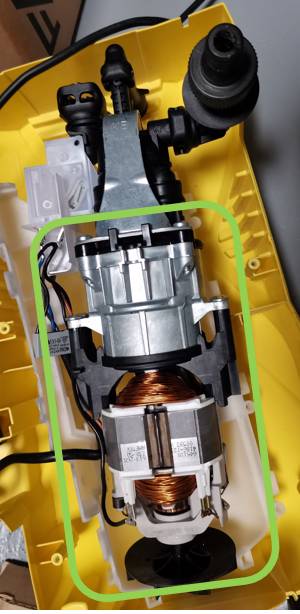 Examinez les charbons moteur