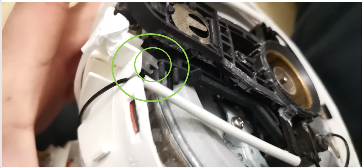 Contrôlez le fonctionnement du bouton marche/arrêt