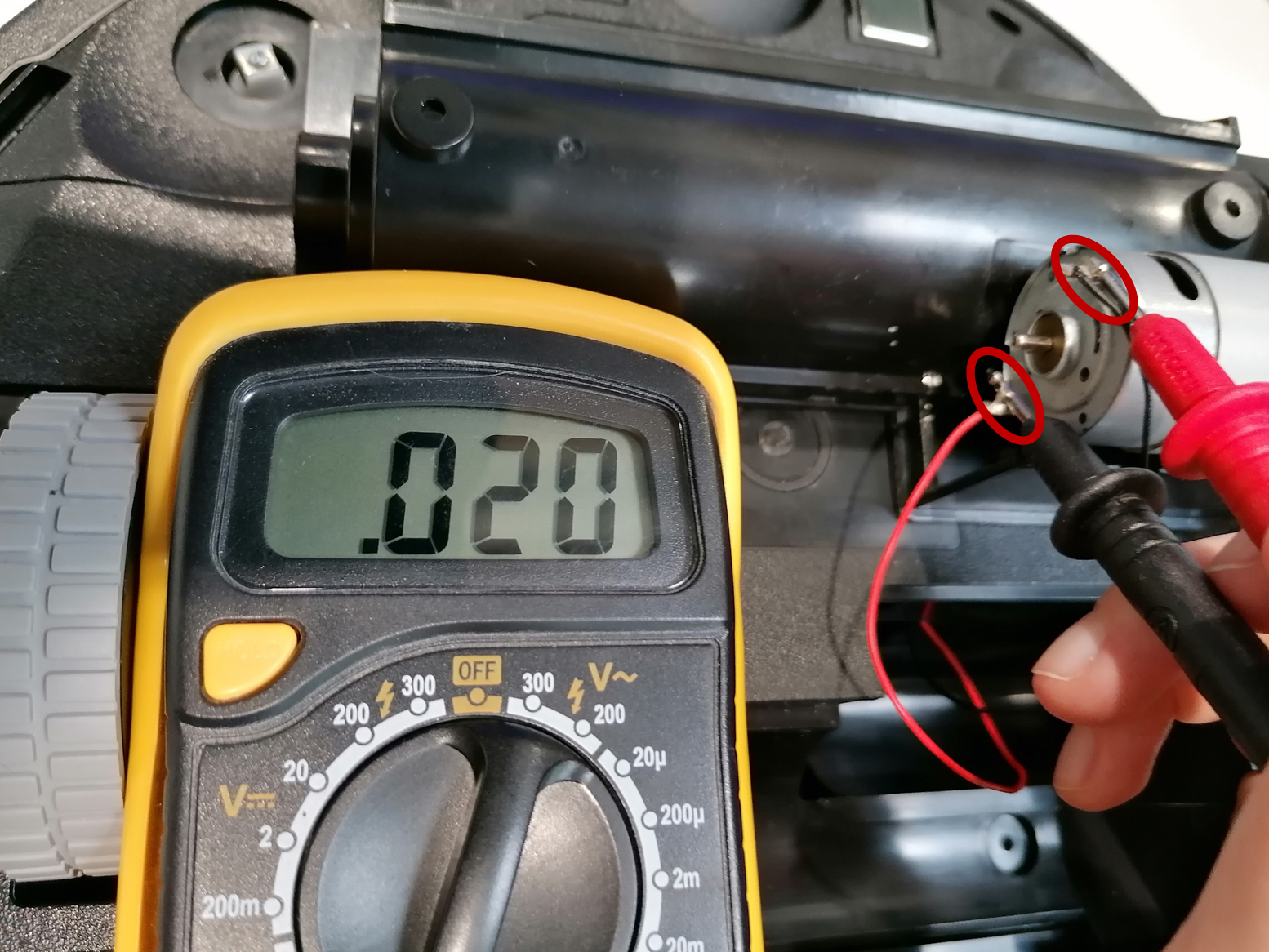 Testez le moteur d'aspiration de l'aspirateur robot