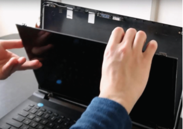 Contrôlez la connectique entre la carte mère et l'écran