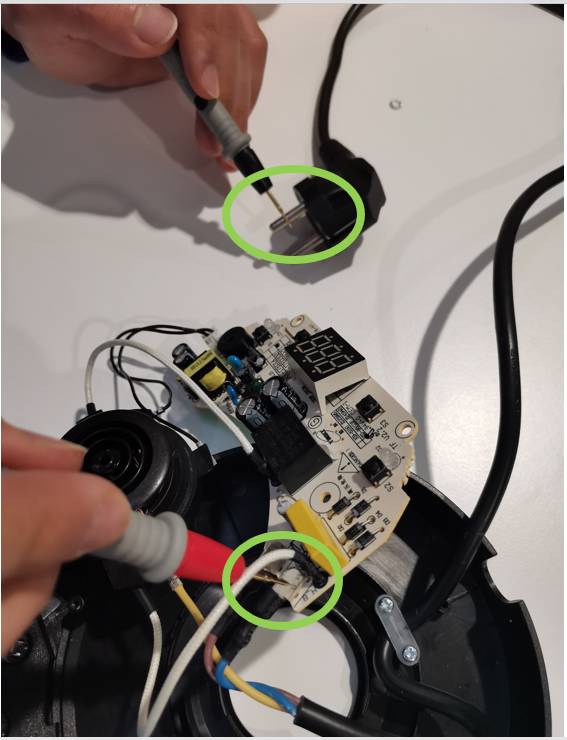 Vérifiez s'il y a une fuite d'électricité