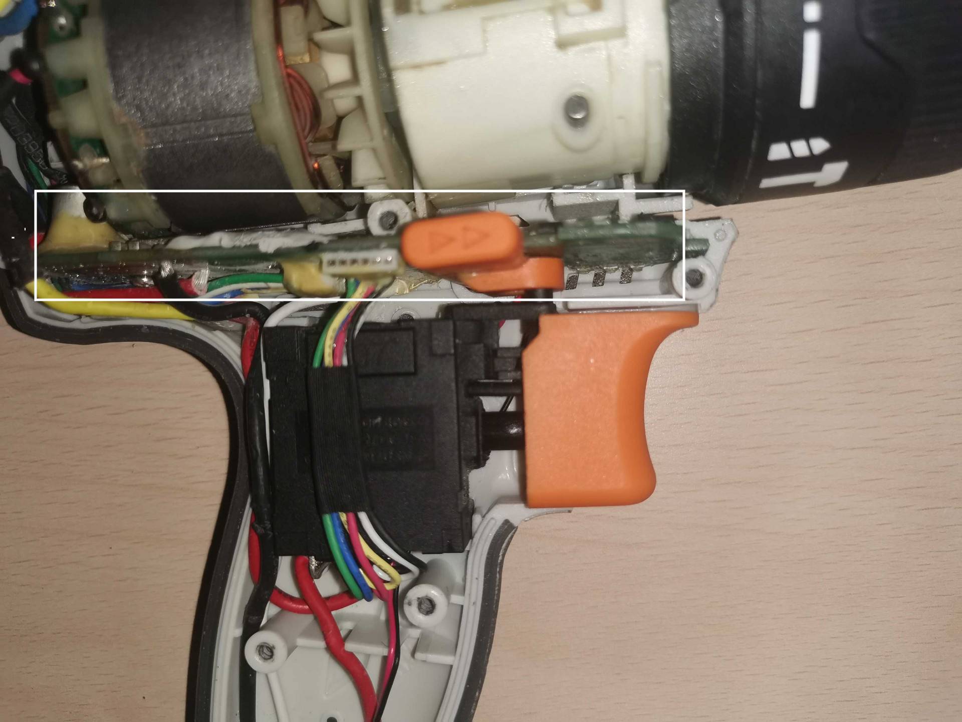 Vérifiez la carte électronique de la perceuse