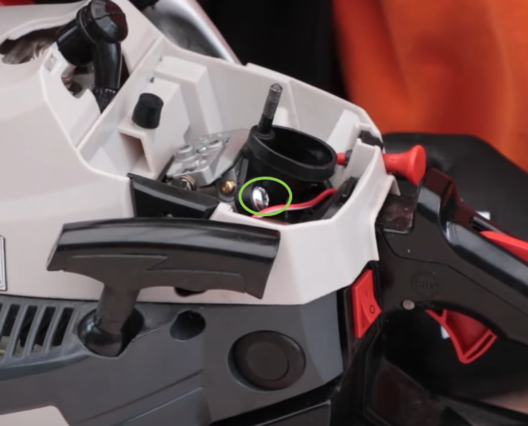 Examinez les durites d'essence