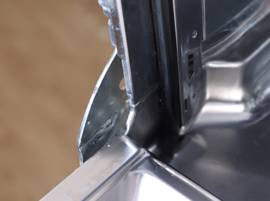 Contrôlez les charnières du lave-vaisselle