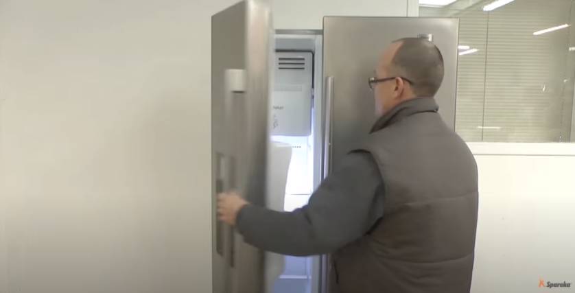 Vérifiez le sens d'ouverture des portes du frigo