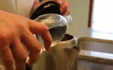 Détartrez la bouilloire