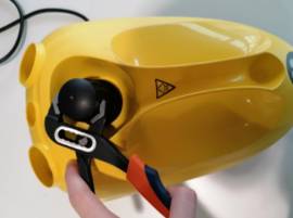 Essayez d'ouvrir avec une pince