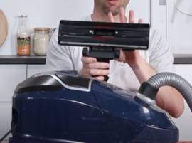 Examinez la brosse et le tuyau de l'aspirateur