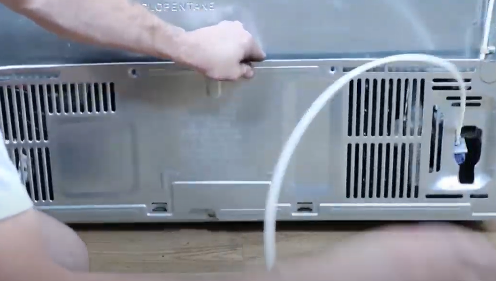Comment changer le ventilateur de condenseur d'un frigo ? - TUTO