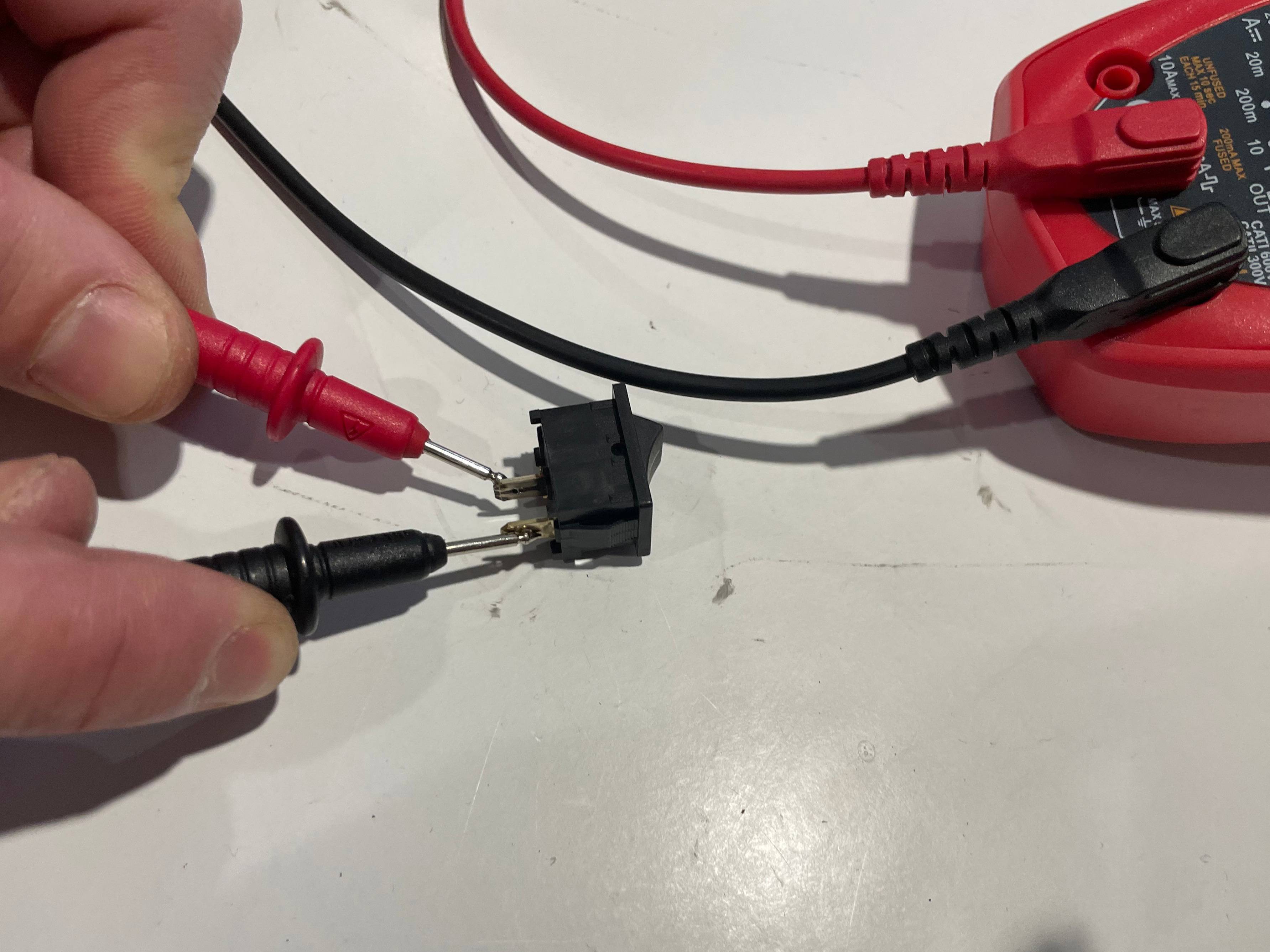 Testez l'interrupteur de votre friteuse