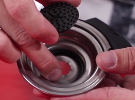 Inspectez le porte-dosette