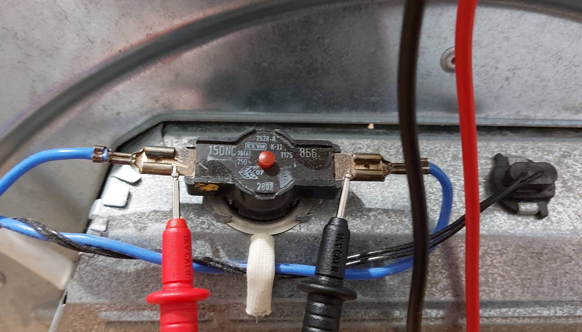 Vérifiez les thermostats de sécurité du sèche-linge 