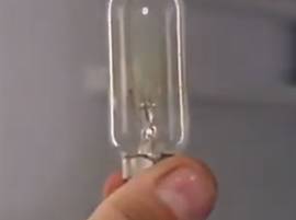 Retirez l'ampoule défectueuse de votre réfrigérateur 
