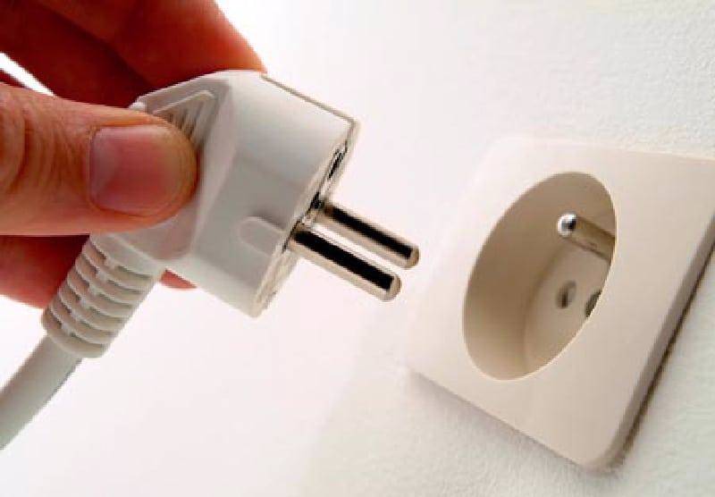 Vérifiez l'alimentation et l'horloge du four