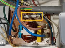 Testez les fusibles du micro-ondes