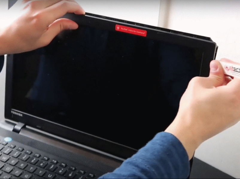 Contrôlez la connectique entre la carte mère et l'écran