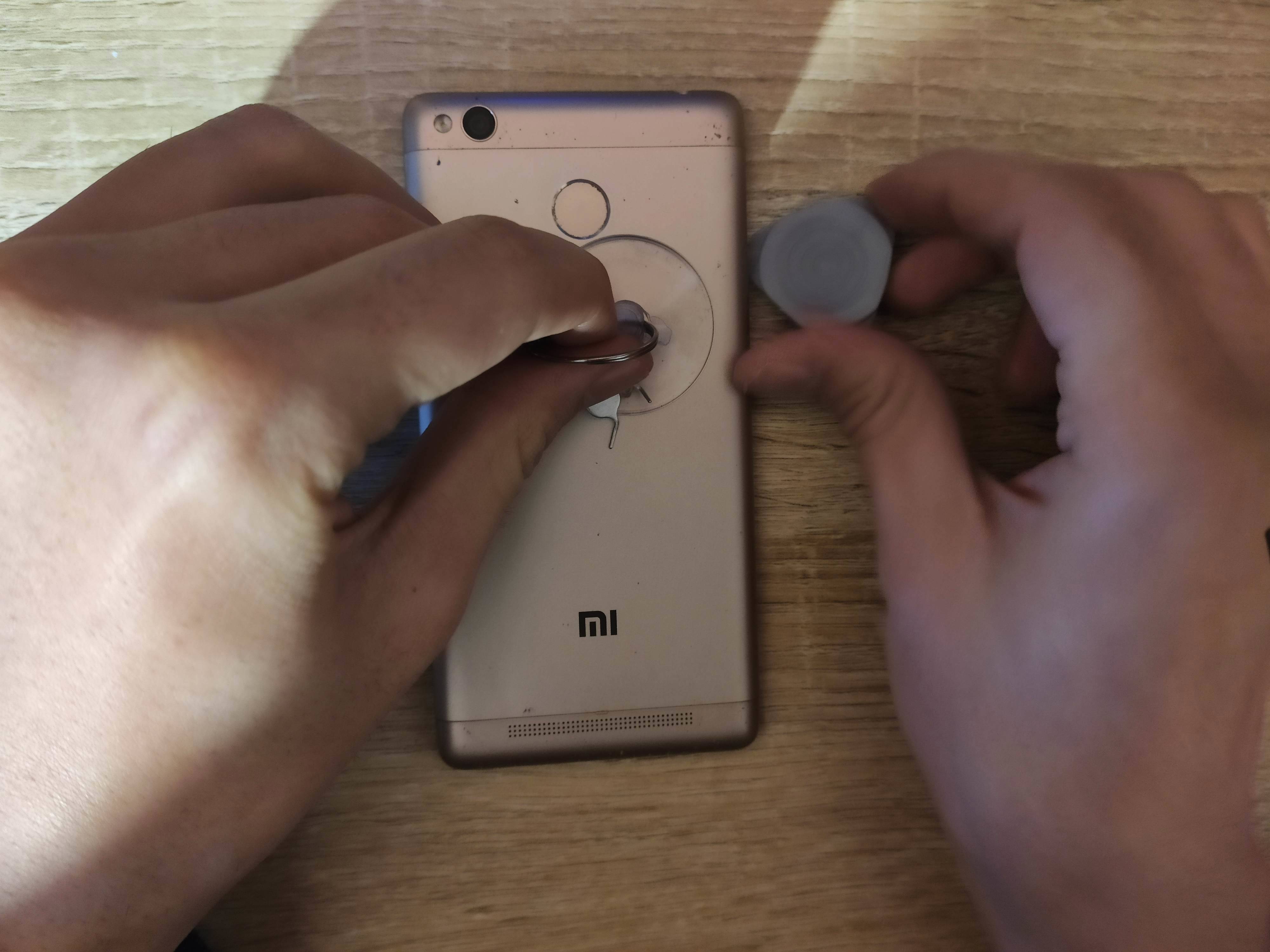 Démontez le téléphone