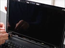 Contrôlez la connectique entre la carte mère et l'écran