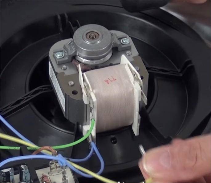 Débranchez les ventilateurs du four